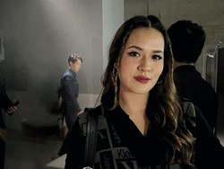 Momen Heboh Raisa Ketemu Jungkook BTS, Curi-curi Foto Candid Bareng