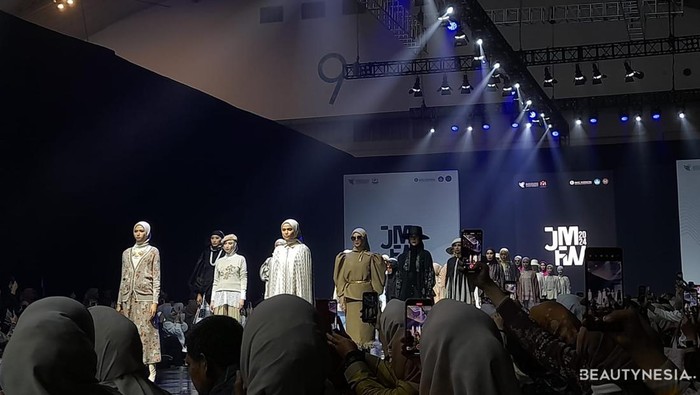 Jangan Sampai Terlewat Keseruannya, Jakarta Muslim Fashion Week 2024 Hadirkan Ragam Koleksi Modest Fashion!