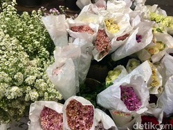 Manjakan Mata dan Rasa Saat Berkunjung ke Pasar Bunga Kayoon Surabaya