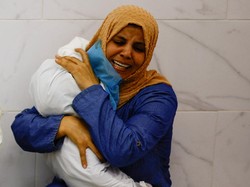 Hancur Hati Al-Maghari Kafani Mayat Anak-anak Gaza: Apa yang Israel Lakukan?