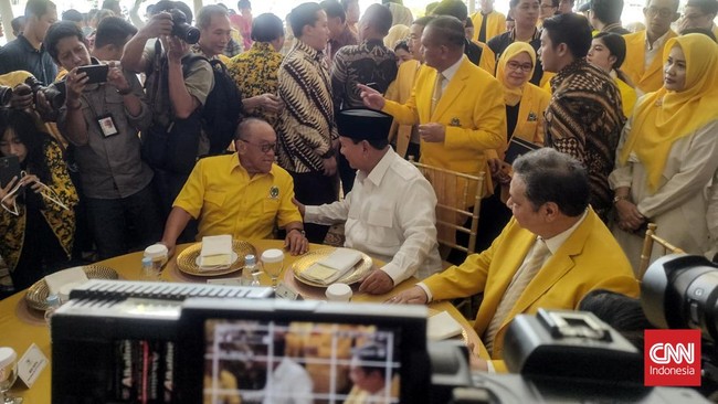 Prabowo Subianto hadir ke acara Tasyakuran HUT ke-59 Partai Golkar di Kantor DPP Golkar, Jakarta, Jumat (20/10).