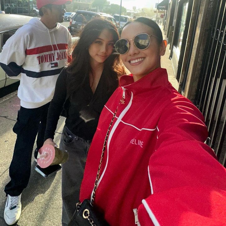 <p>Ya, Jasmine saat ini sedang menempuh pendidikan di Negeri Paman Sam. Perempuan berusia 19 tahun ini kuliah dan menetap di Kota San Francisco. (Foto: Instagram @ririnekawati)<br /><br /><br /></p>