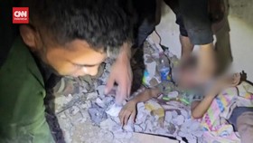 VIDEO: Evakuasi Sejumlah Anak dari Reruntuhan Setelah Serangan Israel