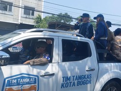 Bima Arya Patroli Penertiban Bendera Partai-Spanduk Caleg di Jalanan Bogor