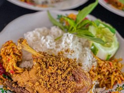 Bebek Sinjay Sambal Pencit Khas Madura