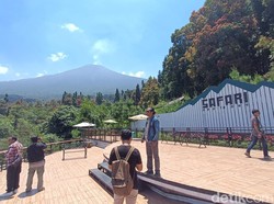 Walau Gunung Slamet Waspada, Kawasan Wisata Baturraden Tetap Buka