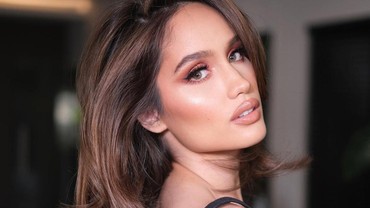 img-title Cinta Laura Jadikan Percaya Diri sebagai Kunci Tampil Stylish