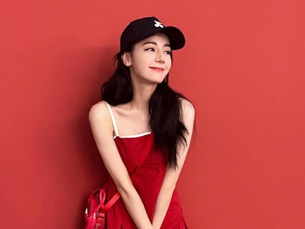 7 Potret Dilraba Dilmurat yang Masuk Daftar Wanita Tercantik di Asia