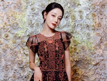 img-title Potret Dilraba Dilmurat Wanita Tercantik di Dunia Tampil di Paris Fashion Week