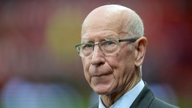 Legenda MU dan Inggris Sir Bobby Charlton Meninggal Dunia