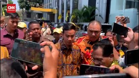 VIDEO: Gibran Bungkam Saat Tiba di Rapimnas Golkar