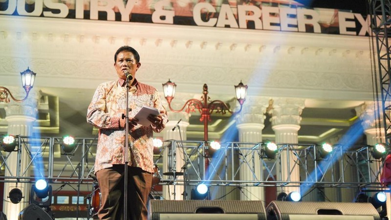 Wakil Bupati Klaten menyampaikan apresiasi terhadap Dinas Perindustrian dan Tenaga Kerja yang menggelar job fair Klaten 4.0 Industry & Career Expo 2023.
