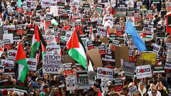 Ratusan ribu pendukung Palestina diperkirakan akan berunjuk rasa di Ibu Kota Inggris, London, pada Sabtu (11/11) meski demo tersebut dilarang pemerintah.