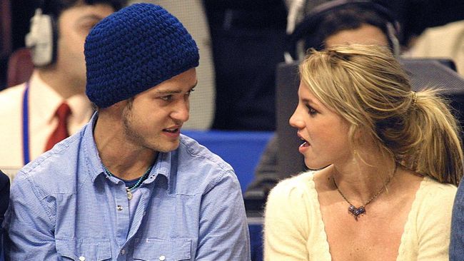 Britney Spears tampak meminta maaf kepada Justin Timberlake atas sejumlah tulisannya di dalam buku memoar The Woman in Me.
