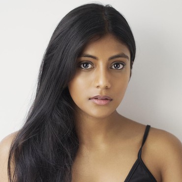 Miliki Warna Kulit yang Gelap, Charithra Chandran Alami Trauma