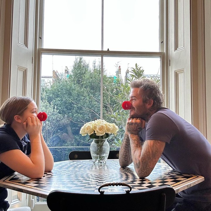 <p>Menikah dengan Victoria, mantan pesepakbola David Beckham menjadi ayah dari 4 orang anak. Ketiga anak pertamanya berjeni kelamin laki-laki, dan si bungsu merupakan anak perempuan bernama Harper Seven. (Foto: Instagram @davidbeckham)<br /><br /><br /></p>