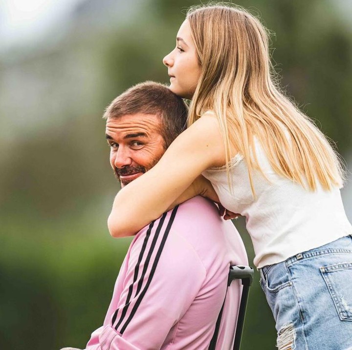 <p>Selain pada sang ayah, Harper juga terlihat dekat dan dimanjakan oleh ketiga kakak laki-lakinya. Kita doakan, semoag Harper tumbuh menjadi anak yang selalu membanggakan keluarganya ya, Bunda. (Foto: Instagram @davidbeckham)</p>