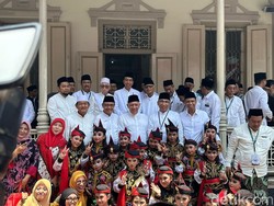 Jokowi Bertemu Kiai Sepuh Sejam Lebih di Kantor PCNU Surabaya, Bahas Apa?