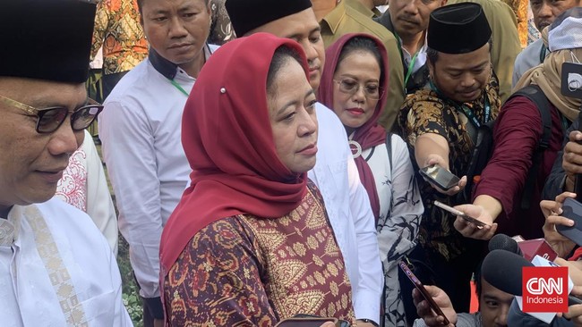 Jokowi memberi restu langkah putra sulungnya, Gibran, yang direkomendasikan Partai Golkar sebagai Cawapres mendampingi Prabowo Subianto.