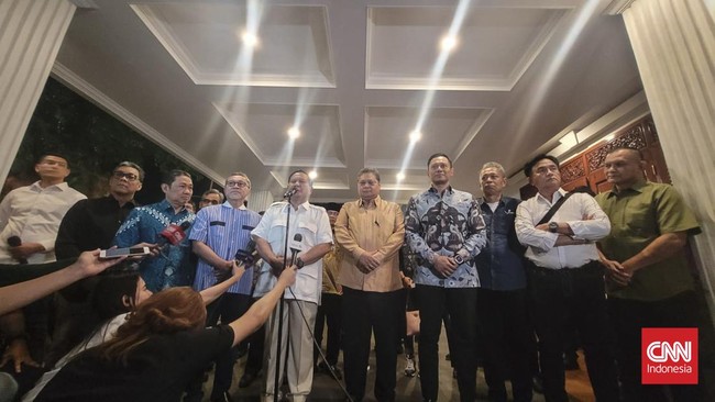 Pasangan bakal capres dan cawapres Koalisi Indonesia Maju (KIM), Prabowo Subianto dan Gibran Rakabuming akan mendaftar ke KPU pada Rabu (25/10).