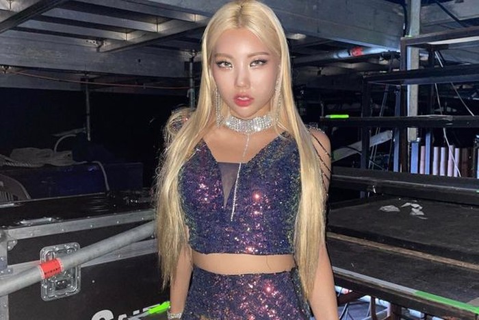 Koreografi ciptaan Simeez yang paling ikonik adalah untuk lagu Gotta Go dari Chungha./ foto: instagram.com/_simeez