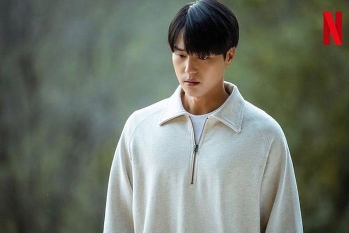 Mandiri sejak remaja, Yang Se Jong diketahui menghabiskan waktu senggangnya untuk bekerja di toko rental DVD, ketika masih duduk di bangku SMA dulu./ foto: instagram.com/netflix.kr