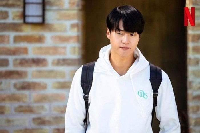 Usai namanya melejit lewat serial Doona!, aktor tampan yang satu ini akhirnya membuka Instagram pribadi. Kamu bisa langsung follow @bell.ysj, ya!/ foto: instagram.com/netflix.kr