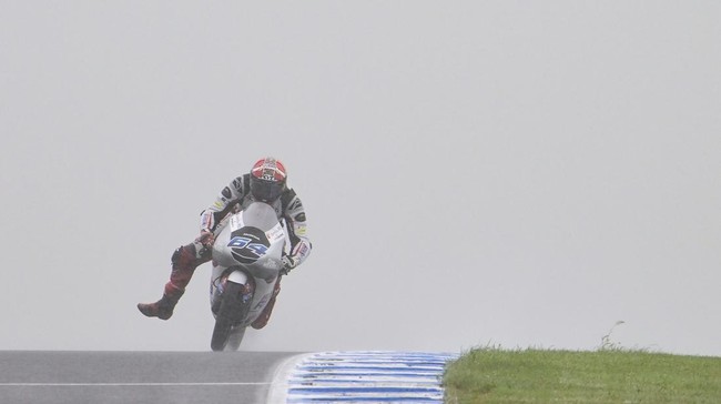 Mario Aji mengungkap alasannya jatuh saat bersaing dalam perebutan finis podium Moto3 Australia 2023 di Sirkuit Phillip Island.