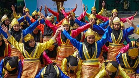 7 Contoh Tari Berkelompok dan Daerah Asalnya