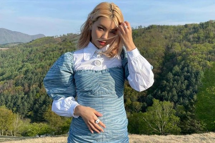 Popularitasnya semakin menanjak ketika berpartisipasi dalam acara Street Woman Fighter, bersama tim dance-nya, Lachica./ foto: instagram.com/_simeez