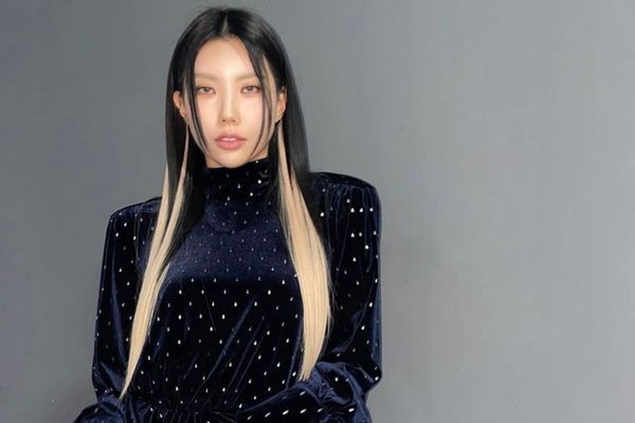 Punya pesona yang menarik, Simeez baru saja debut lewat serial netflix Doona!, berperan sebagai idol yang satu grup dengan aktris Bae Suzy./ foto: instagram.com/_simeez