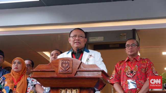RSPAD lebih percaya kepada tim pemeriksa kesehatan calon presiden ketimbang rumor yang beredar di media sosial mengenai kondisi kesehatan Prabowo Subianto.
