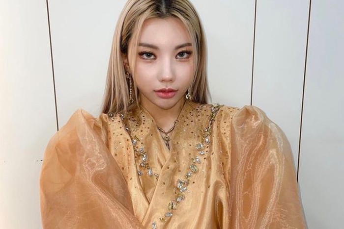 Wajahnya sudah tidak asing bagi penggemar K-Pop, karena Simeez merupakan dancer dan koreografer yang telah bekerja sama dengan banyak idol K-Pop./ foto: instagram.com/_simeez