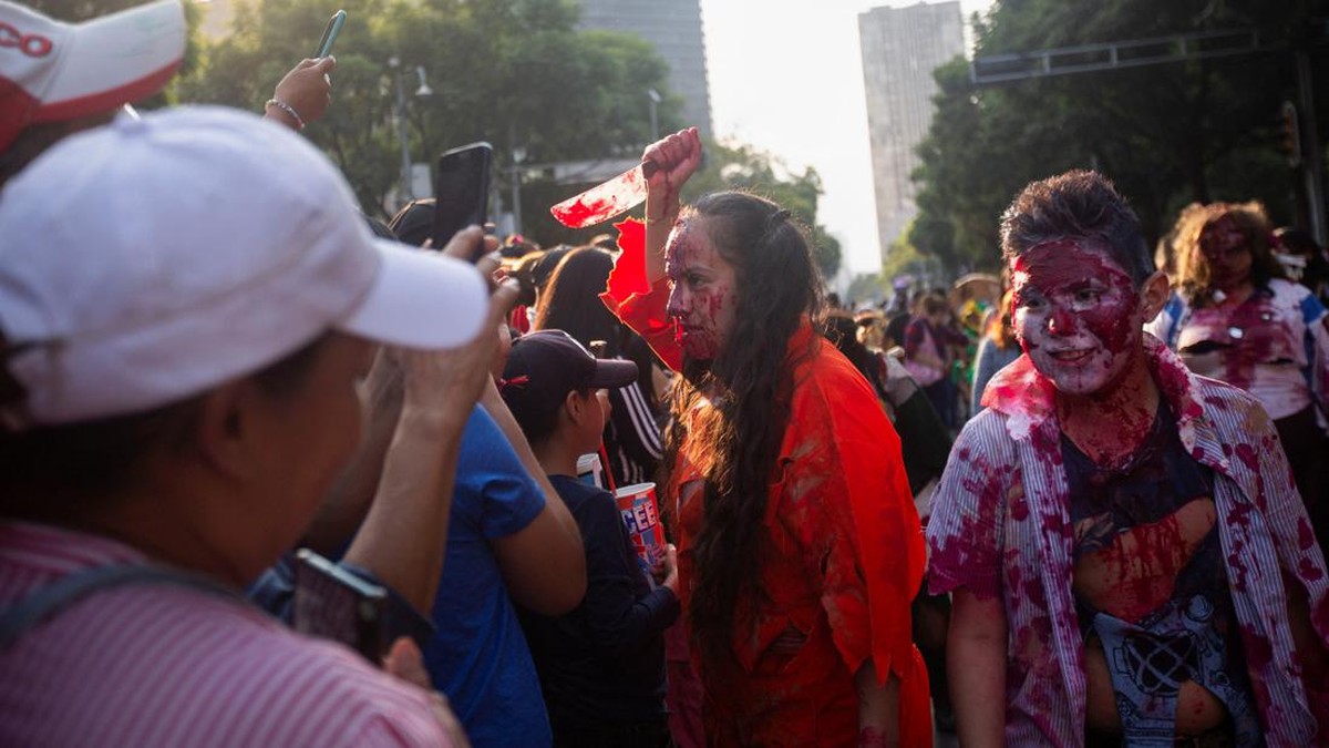 FOTO: Ketika Para Zombie "Menguasai" Jalanan Mexico City