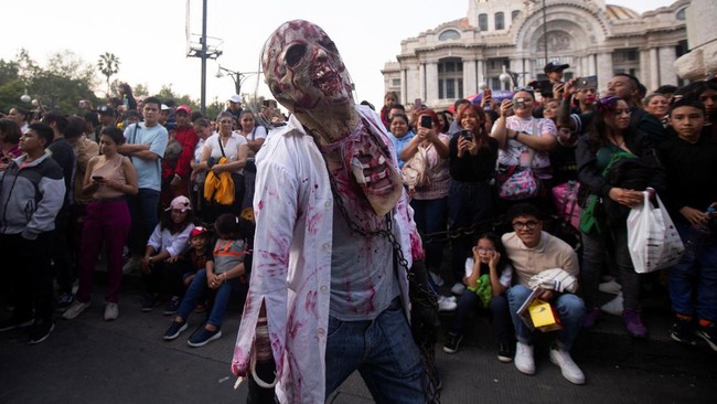 FOTO: Ketika Para Zombie "Menguasai" Jalanan Mexico City