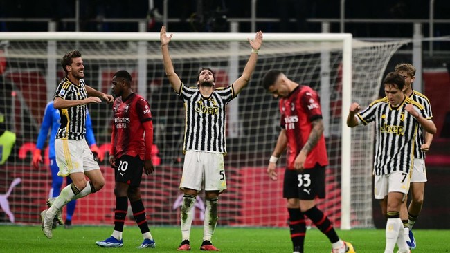 Manuel Locatelli menangis usai membawa Juventus mengalahkan AC Milan 1-0 di San Siro. Gol yang terjadi di tanggal 22 Oktober ini sangat spesial.