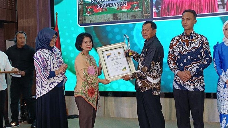 Desa Randusari, Kecamatan Prambanan, Klaten, Jawa Tengah berhasil menyabet posisi terbaik nasional dalam Lomba Desa Pangan Aman yang digelar BPOM RI.