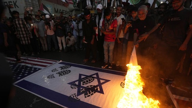FOTO: Aksi Dukung Palestina Menggema di Penjuru Dunia