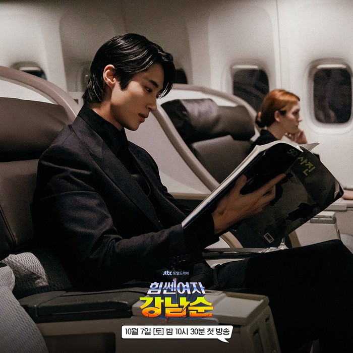 Aktor tampan tersebut mendapatkan karakter bos tampan dan rupawan bernama Ryu Shi Oh. Nah, kali ini sosok Ryu Shi Oh digadang-gadang sebagai villain, Beauties./ Foto: instagram.com/jtbcdrama