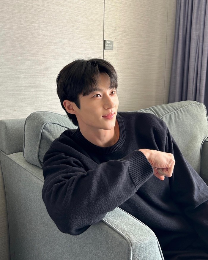 Dalam ceritanya, Ryu Shi Oh merupakan CEO perusahaan distribusi dan penjualan bernama Doogo. Nah, kabarnya ia juga menjalani bisnis narkoba yang hendak dibasmi oleh Nam Soon (Lee Yoo Mi)./ Foto: instagram.com/byeonwooseok