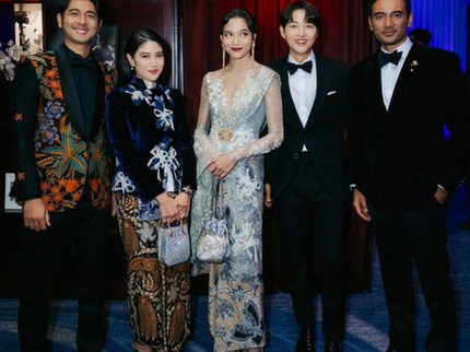 6 Potret Dian Sastrowardoyo Pose Bareng Artis Korea, dari Song Joong Ki hingga Kim Dami