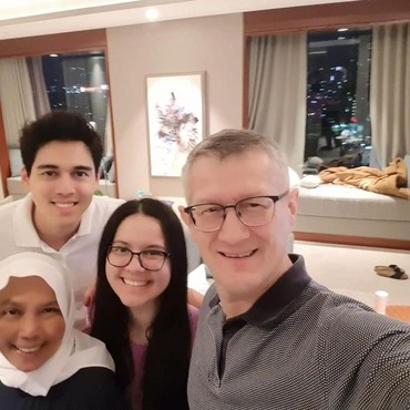 Sosok Elodie Bouttier Sang Adik yang Langkahi Maxime Bouttier Menikah