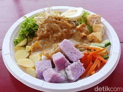 Cicip Kuliner Unik Gado-gado Lontong Ungu di Bali, Sayang untuk Dilewatkan