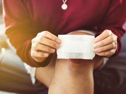 7 Tahap Pertolongan Pertama Kaki Luka Akibat Jatuh dari Motor