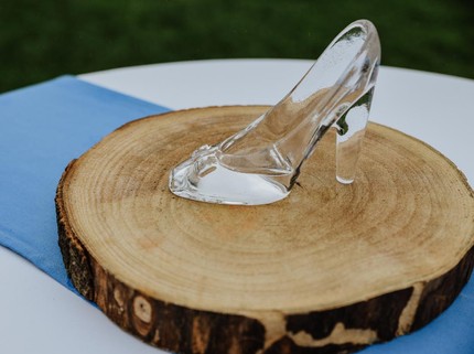 Bak Cinderella, Perempuan Ini Sengaja Tinggalkan Sepatu di Acara Ultah Cucu Ratu Denmark