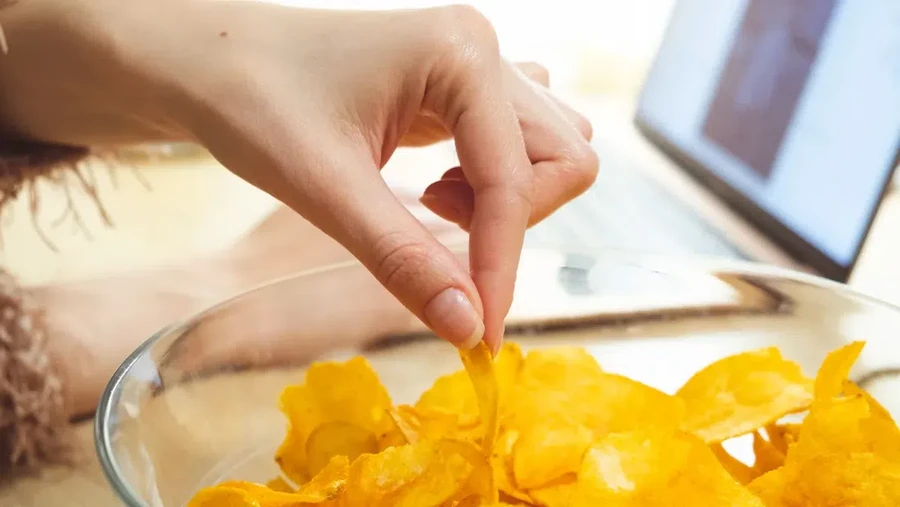 Keripik Kentang Lewat Tanggal Kedaluwarsa, Masih Aman Dimakan?