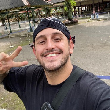 Sosok Ladislao Camara Pria Bule Mualaf yang Diduga Pacar Baru Nathalie Holscher