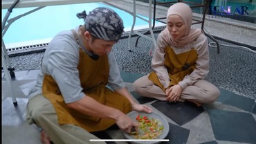 img-title 7 Potret Lesti Kejora Tantang Rafael Tan Masak Seblak, Asyik Ngulek Cabe Bareng
