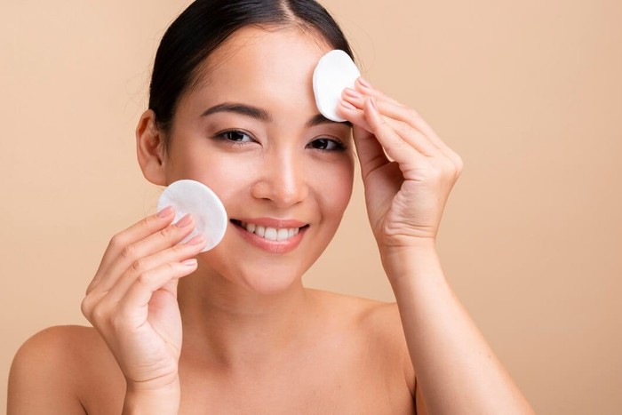 Double cleansing adalah tahapan yang sangat penting dilakukan di malam hari.