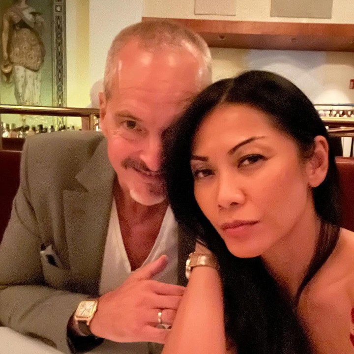 <p>Anggun C Sasmi menikah dengan Christian Kretschmar pada tahun 2018, Bunda. Keduanya pun sangat menikmati kehidupannya di sebuah pedesaan Prancis. (Foto: Instagram: @anggun_cipta)</p>